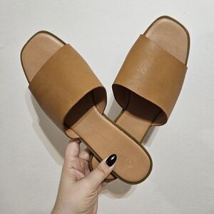 Wild Diva Lounge Cognac Sandals Size 10